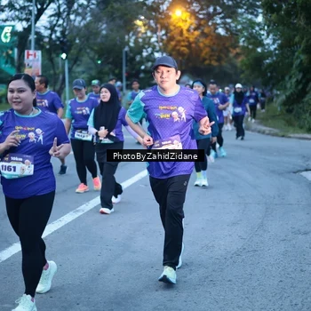 Runner Photo 8236039