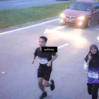 Runner Photo 8236054