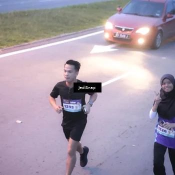 Runner Photo 8236060
