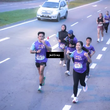 Runner Photo 8236081