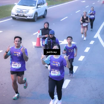 Runner Photo 8236108