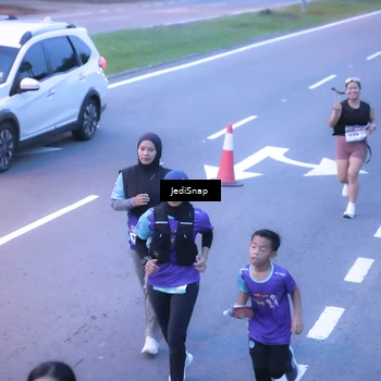 Runner Photo 8236125