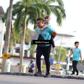 Runner Photo 8236975