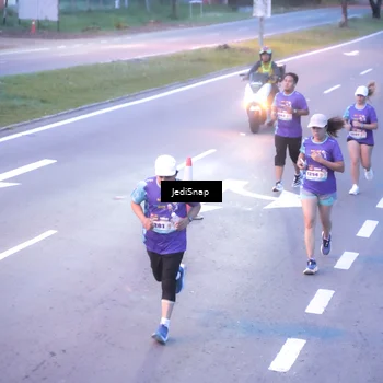 Runner Photo 8238486