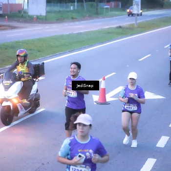 Runner Photo 8238592