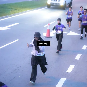Runner Photo 8238789