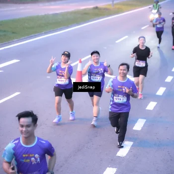 Runner Photo 8238909