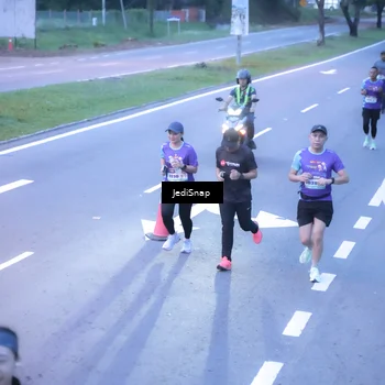 Runner Photo 8238945