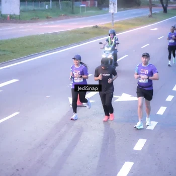 Runner Photo 8238988