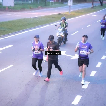 Runner Photo 8238996