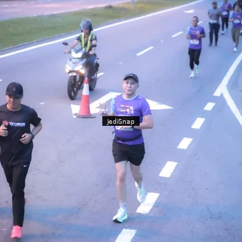 Runner Photo 8239007