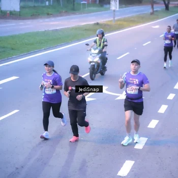 Runner Photo 8239015