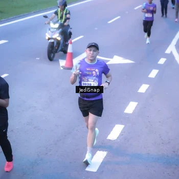 Runner Photo 8239026