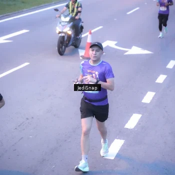 Runner Photo 8239036