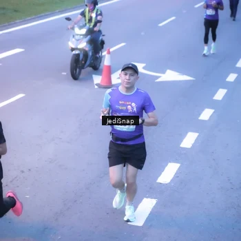 Runner Photo 8239057