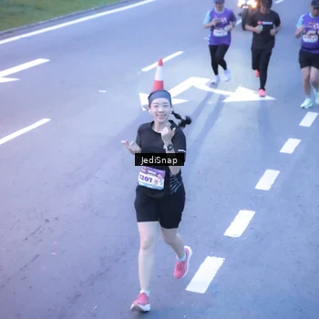 Runner Photo 8239070