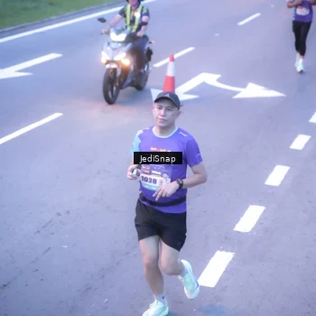 Runner Photo 8239084