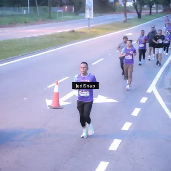 Runner Photo 8239104