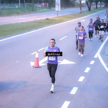 Runner Photo 8239107