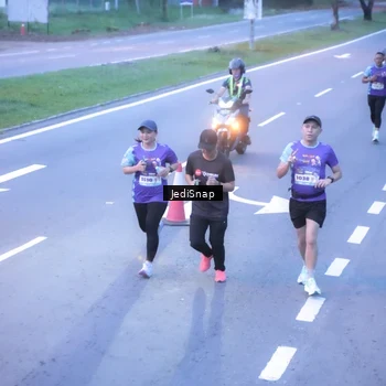 Runner Photo 8239122
