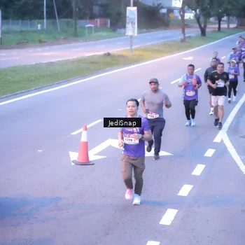 Runner Photo 8239131