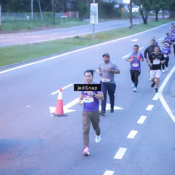 Runner Photo 8239135