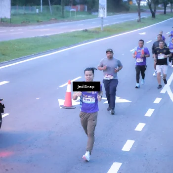 Runner Photo 8239150
