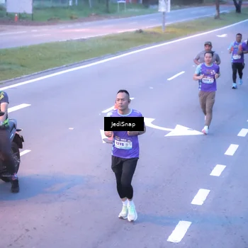Runner Photo 8239187