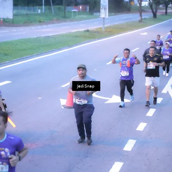 Runner Photo 8239209