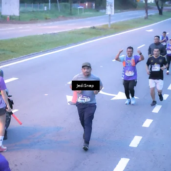 Runner Photo 8239225