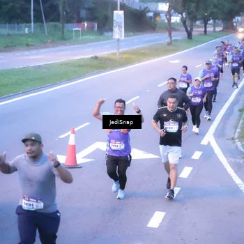 Runner Photo 8239243