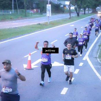Runner Photo 8239251