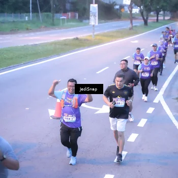Runner Photo 8239304
