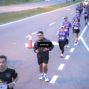 Runner Photo 8239365