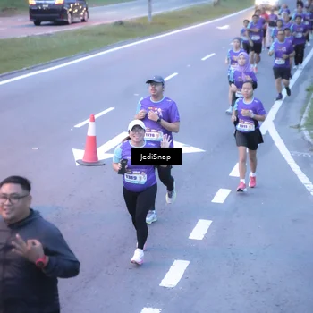 Runner Photo 8239415