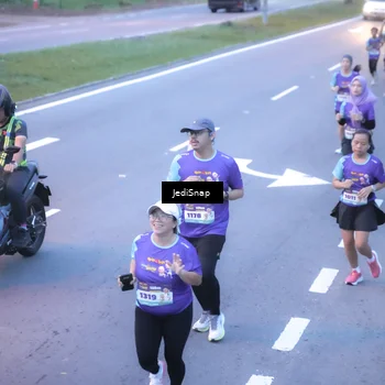 Runner Photo 8239424