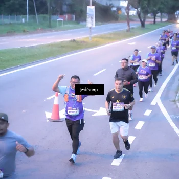 Runner Photo 8239433