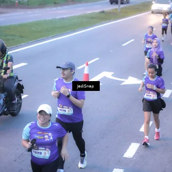 Runner Photo 8239451