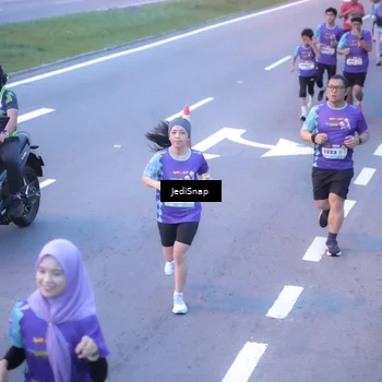 Runner Photo 8239541