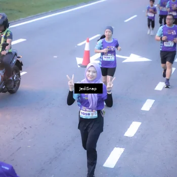 Runner Photo 8239624