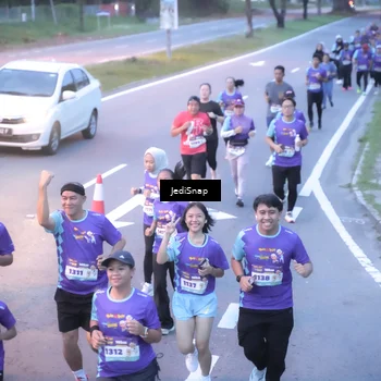 Runner Photo 8239656