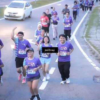 Runner Photo 8239659