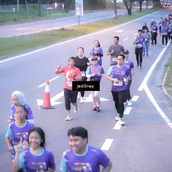 Runner Photo 8239700