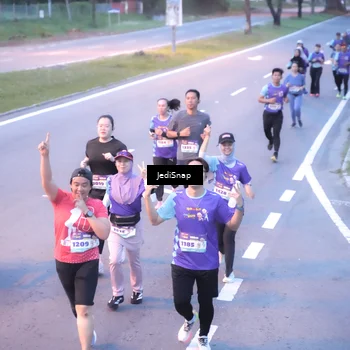Runner Photo 8239739