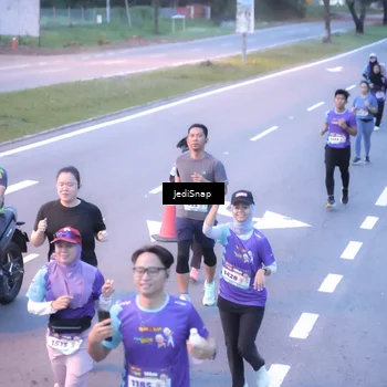 Runner Photo 8239750
