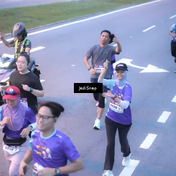 Runner Photo 8239768