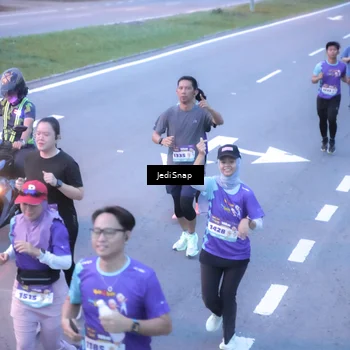 Runner Photo 8239775
