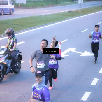 Runner Photo 8239795