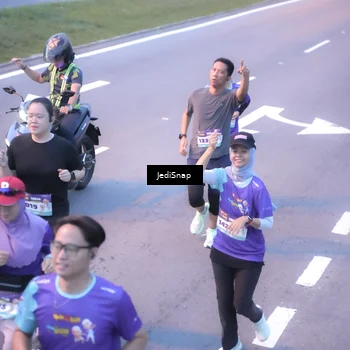Runner Photo 8239798