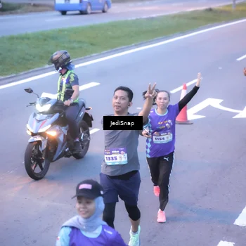 Runner Photo 8239802